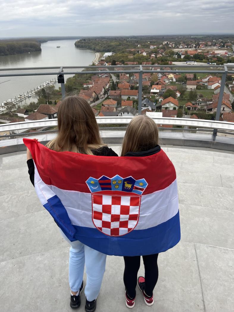 Pročitajte više o članku Posjet učenica 8. razreda Vukovaru