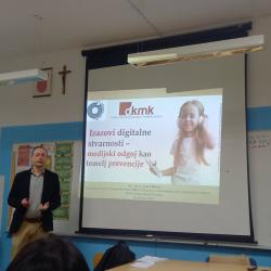 Pročitajte više o članku Predavanje Izazovi digitalne stvarnosti