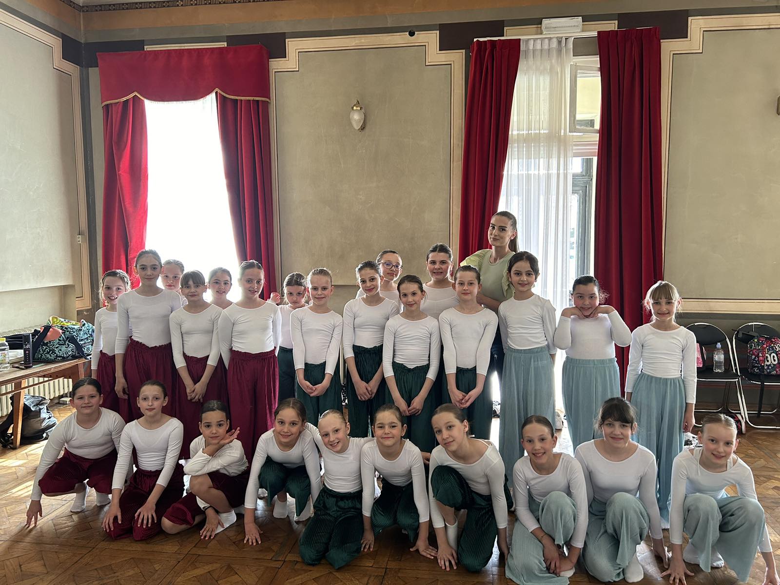 Pročitajte više o članku Učenice sudjelovale u obilježavanju Svjetskog dana plesa